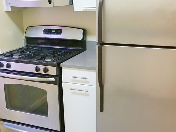 3rd image of 248 Sherman Ave APT 32