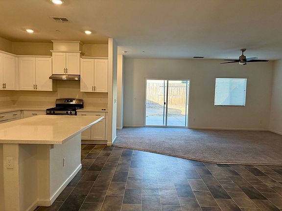 4th image of 934 S Filbert Ave #A