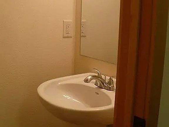 3rd image of 214 7th St SW
