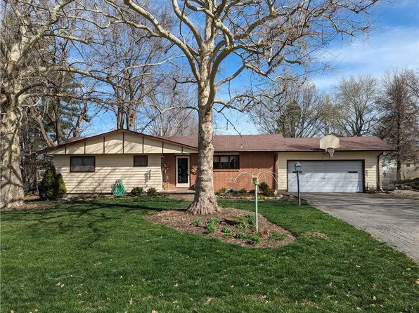 108 Cheyenne Ave, Hiawatha, KS 66434