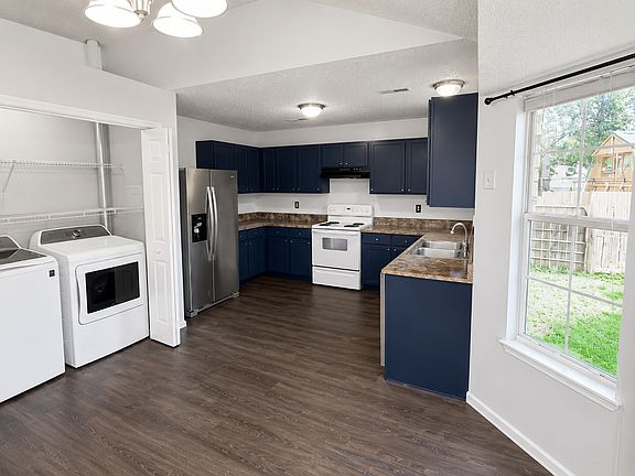 4th image of 105 Fernwood Cir