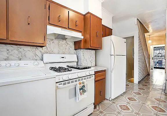 4th image of 1718 63rd St