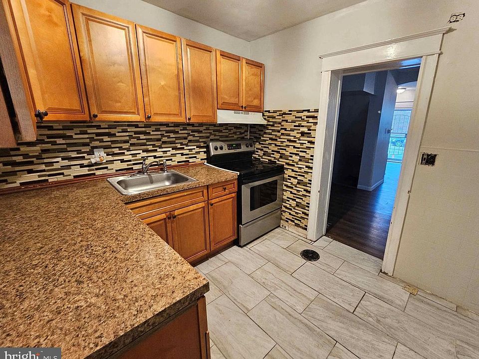 1st image of 164 W Clarkson Ave