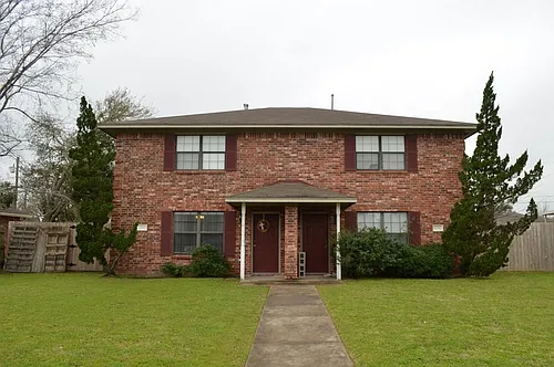 1918 Holleman Dr W Photo 1