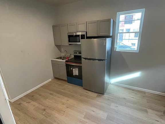4th image of 1327 W Boston St #1