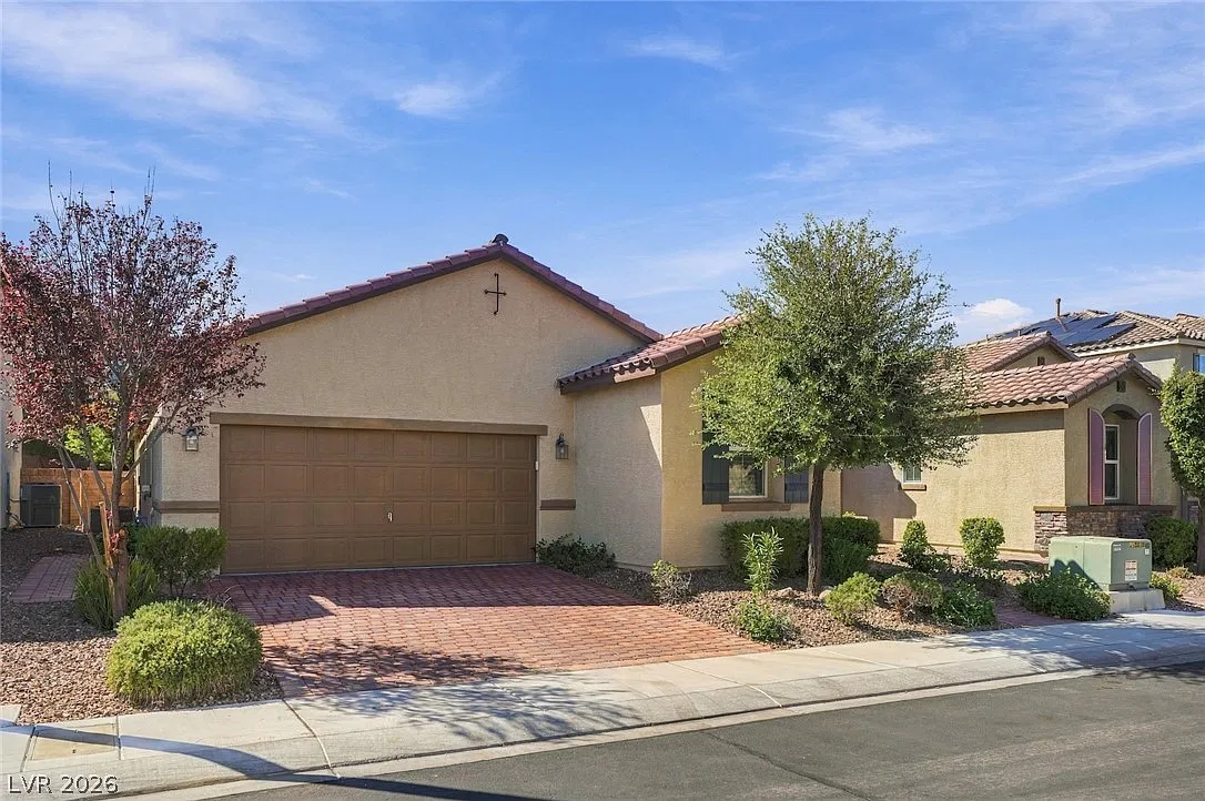 3 bed, 2.5 bath, 1844 sqft, $2,495 — Photo 3