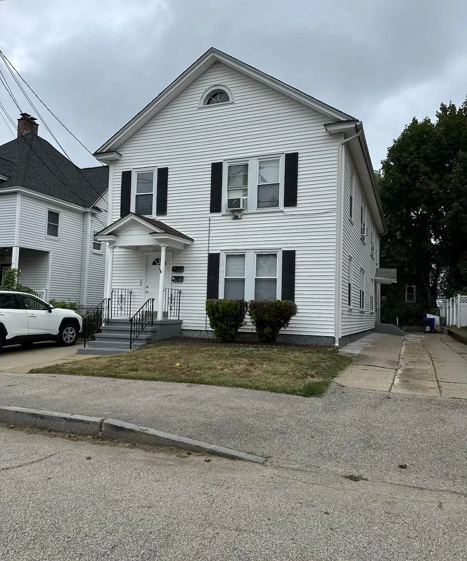 3 bed, 2.0 bath, 1425 sqft, $2,200 — Photo 1