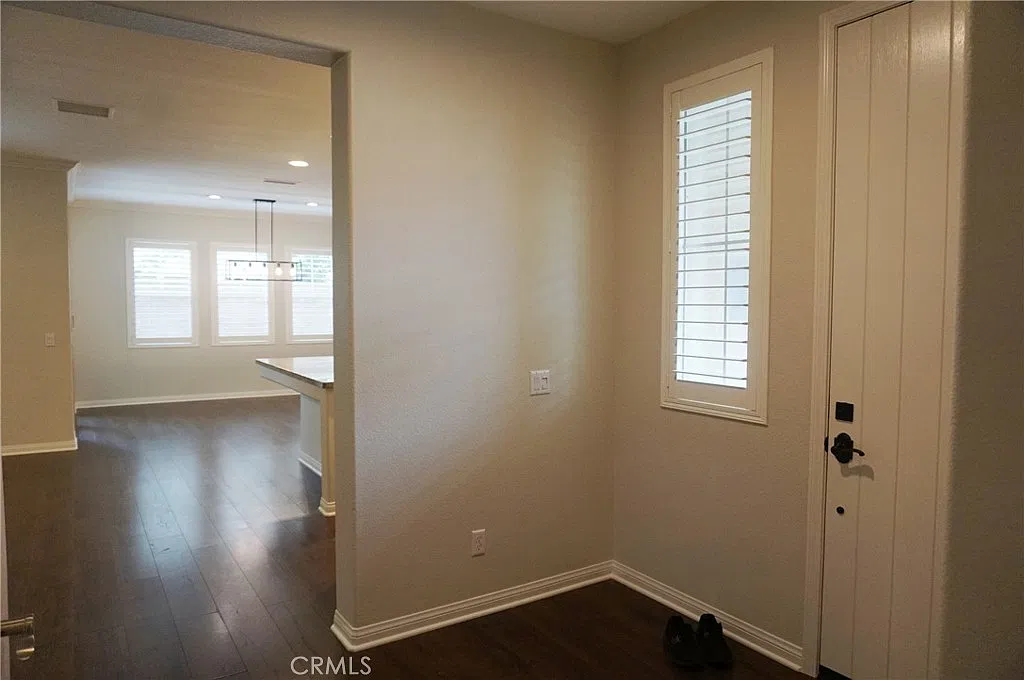 4 bed, 2413 sqft, $5,995 — Photo 2