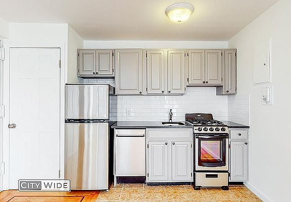 2nd image of 30 Charlton St APT 5D