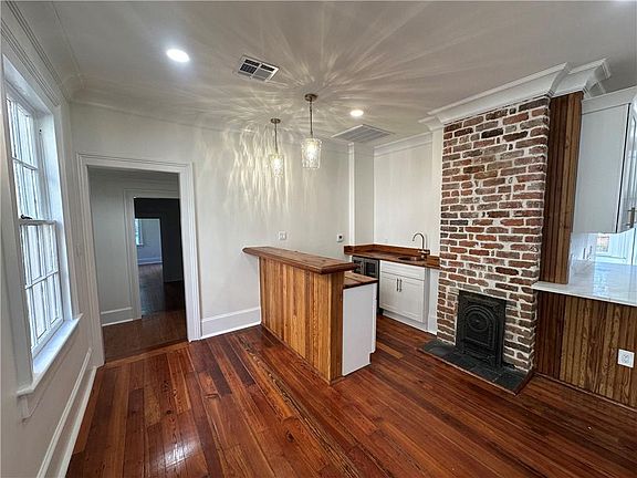 5th image of 311 Belleville St