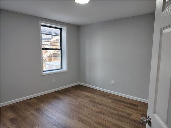 5th image of 858 Bay St #2