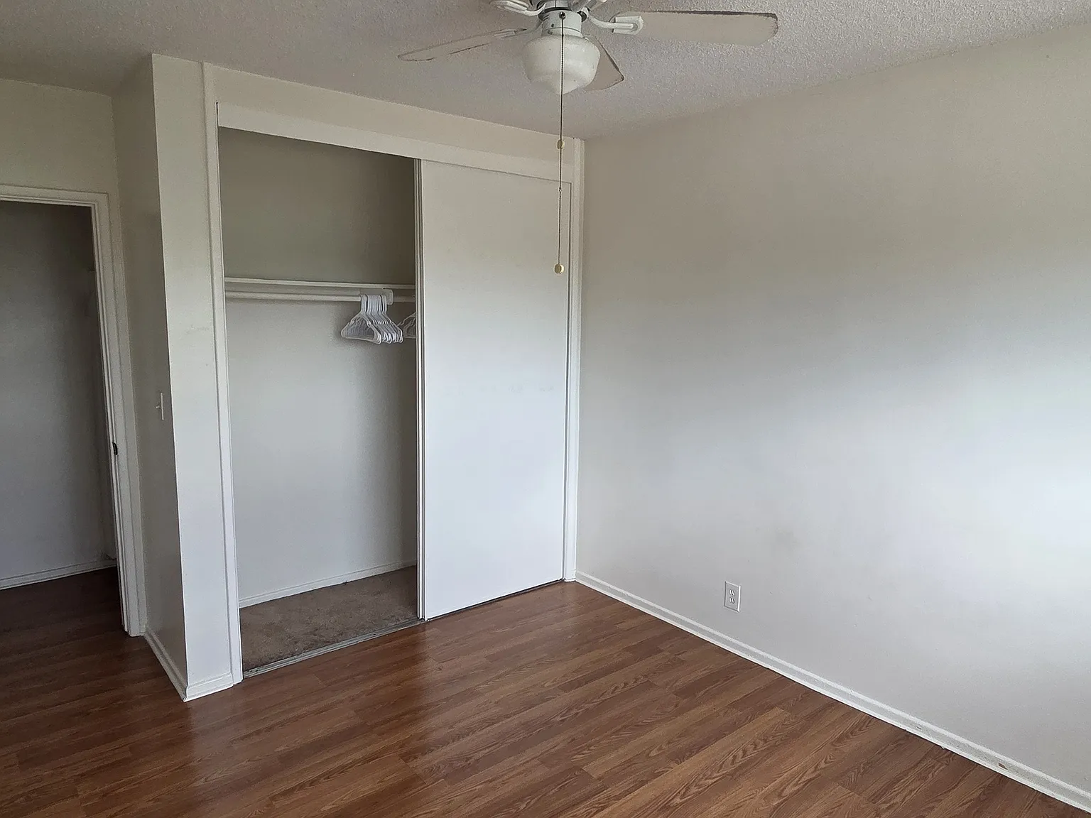 4 bed, 1200 sqft, $1,050 — Photo 2