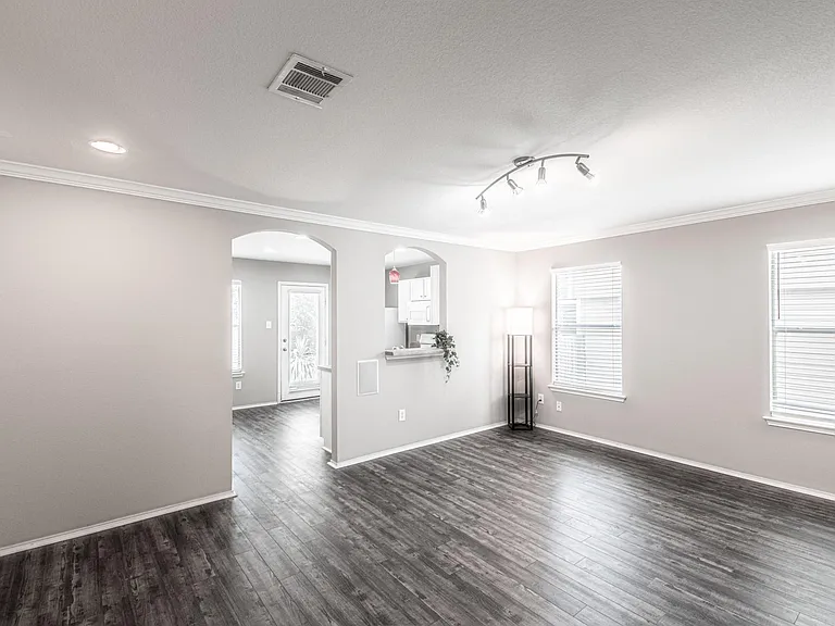 180 Onyx Lake Dr — Photo 8