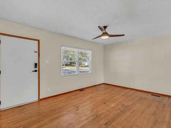 3rd image of 3129 SW Grand Ct