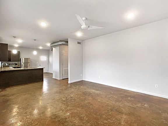 4th image of 803 Parkview Dr #A