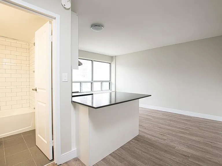 24 Tyndall Ave — Photo 10