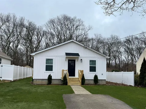 162 Auborn Avenue, Shirley, NY 11967