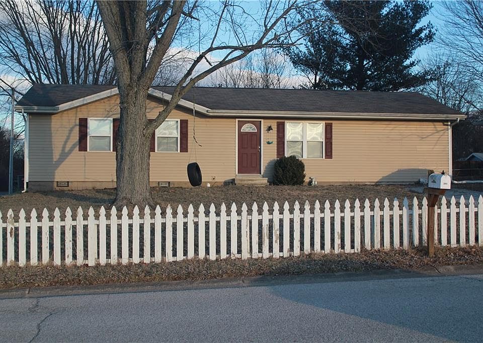 1st image of 285 N Sycamore Dr
