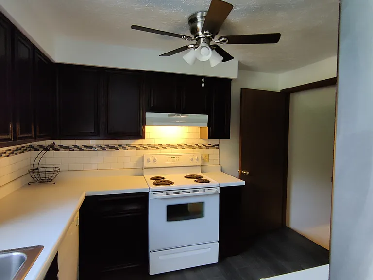 13226 Mogadore Ave NW — Photo 5