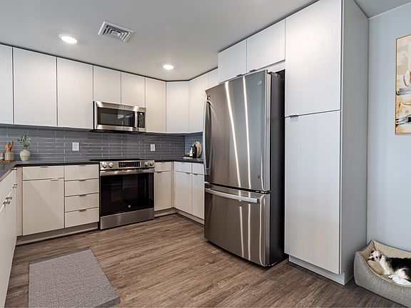 3rd image of 503-29 N Columbus Blvd #Townhouse