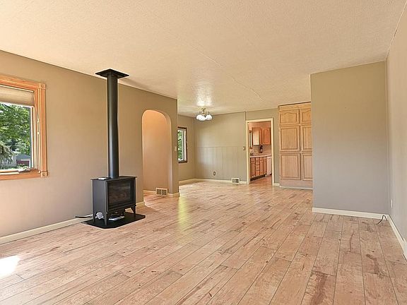 4th image of 309 S Pokegama Ave