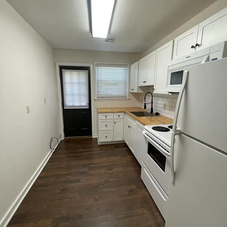 49 Trowbridge Ln — Photo 4