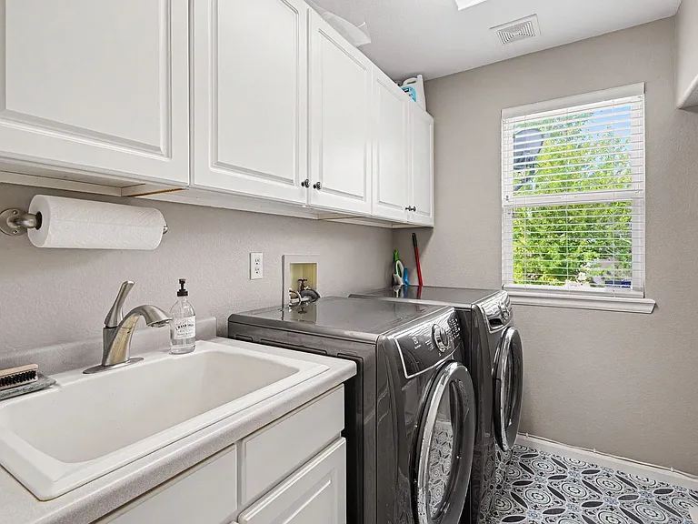 5525 Samuel Peak — Photo 13