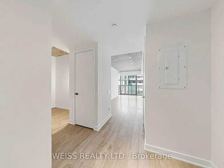 185 Roehampton Ave #520 — Photo 27