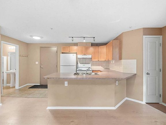 3rd image of 186 Kananskis Way #112