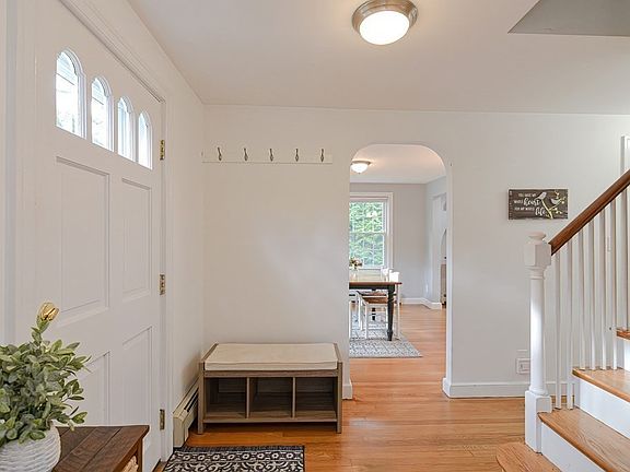 4th image of 18 Elmwood Ave