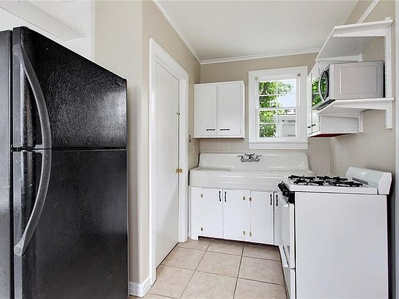 3rd image of 615 Adams St Unit 1/2