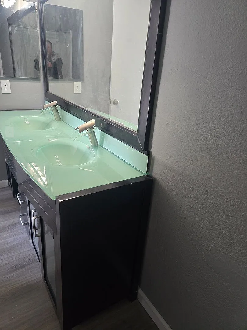 Large 1 Bed 1 Bath Condo — Photo 4