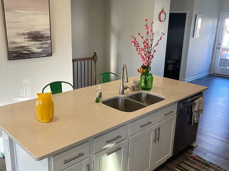 2443 Kasota Ln — Photo 6