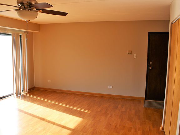 5th image of 16622 Theresa Ln APT 103