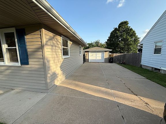 3rd image of 3035 19th Ave