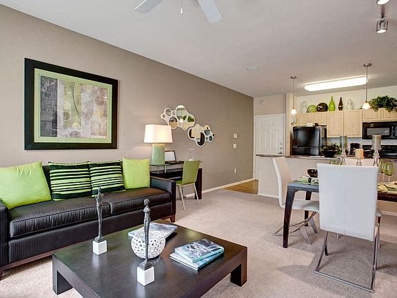 Aspire Pinnacle Peak - living area