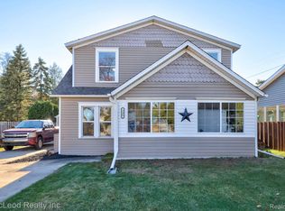 246 Lagoon Beach Dr, Bay City, MI