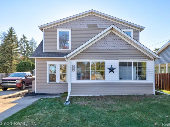 246 Lagoon Beach Dr, Bay City, MI 48706