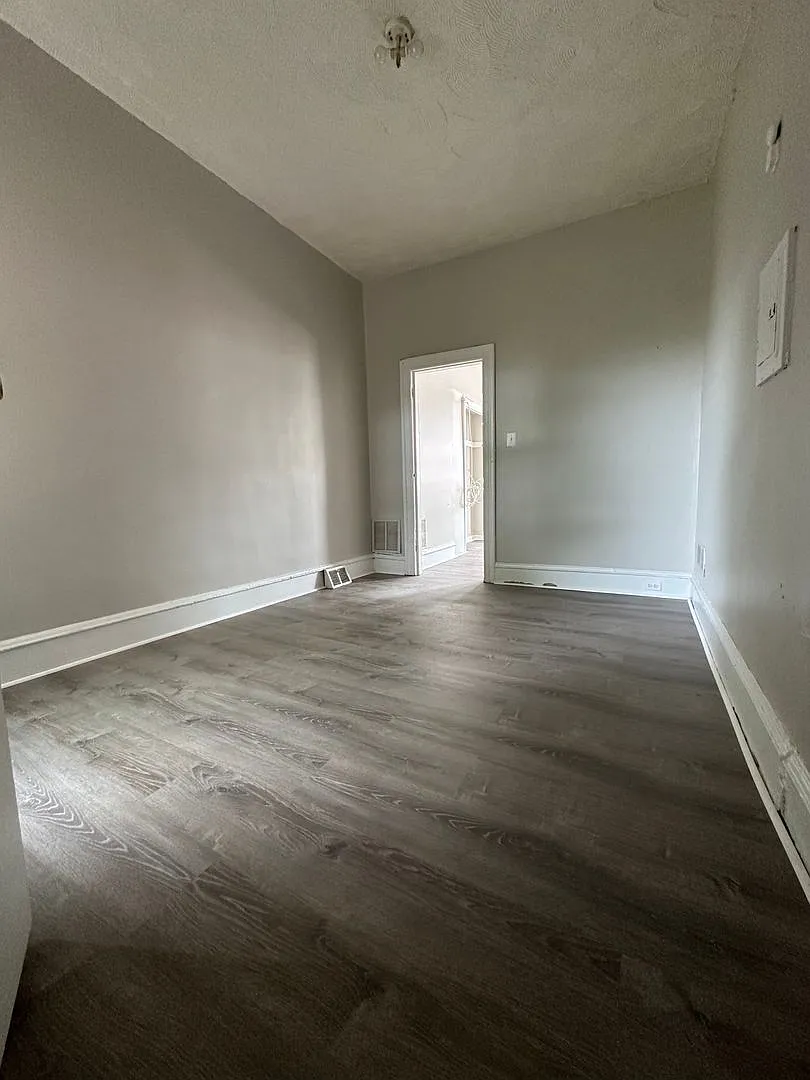 1232 West Somerset Street — Photo 4
