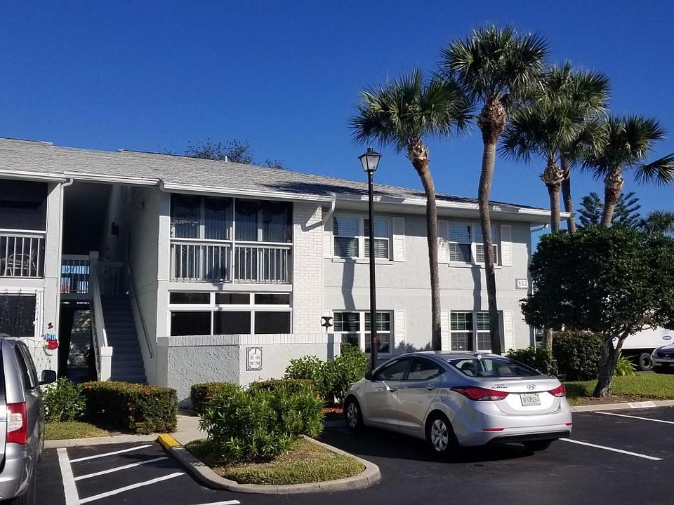 FRONT OF CONDO