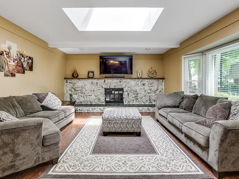 48124 Liberty Dr — Photo 13