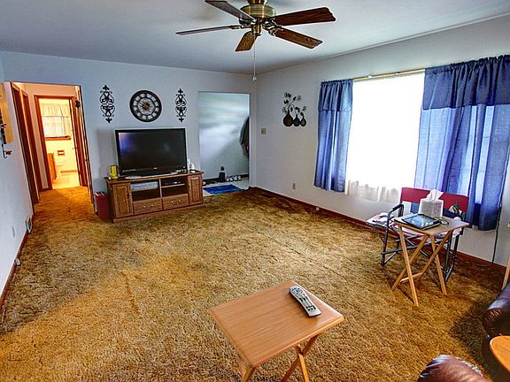 2nd image of 829 W Ashton Ave