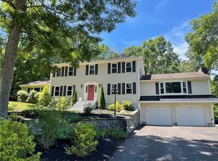 3 Oak Hill Dr, Lincoln, RI 02865