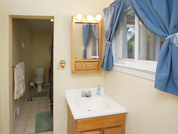 5th image of 315 N 26th St APT 3