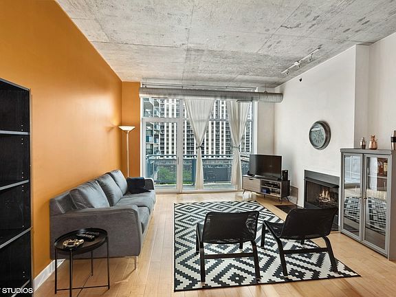 2nd image of 1305 S Michigan Ave APT 711