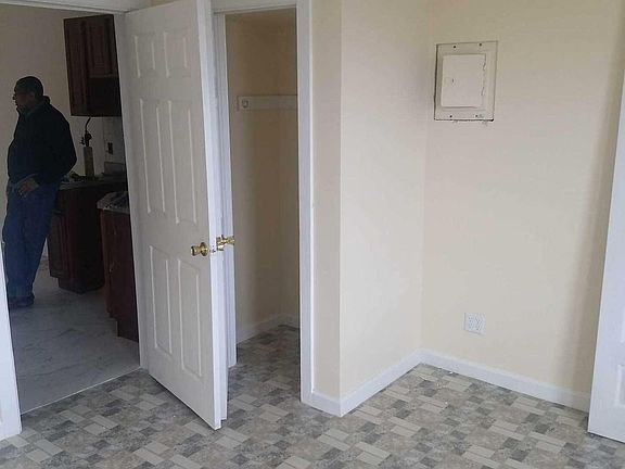 3rd image of 117 McLean Ave