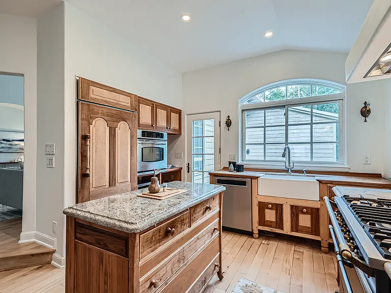 3782 Wonderland Hill Ave — Photo 8