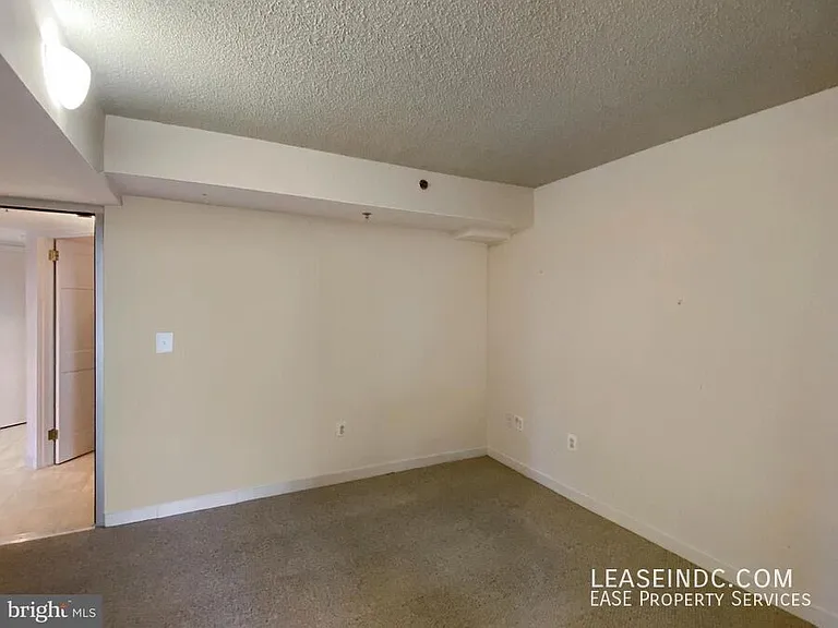 1275 25th St NW #600 — Photo 15