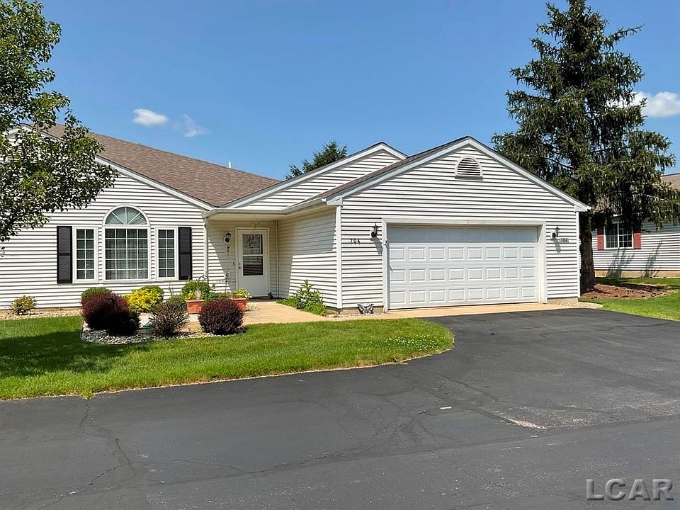 1st image of 704 Carriage Dr