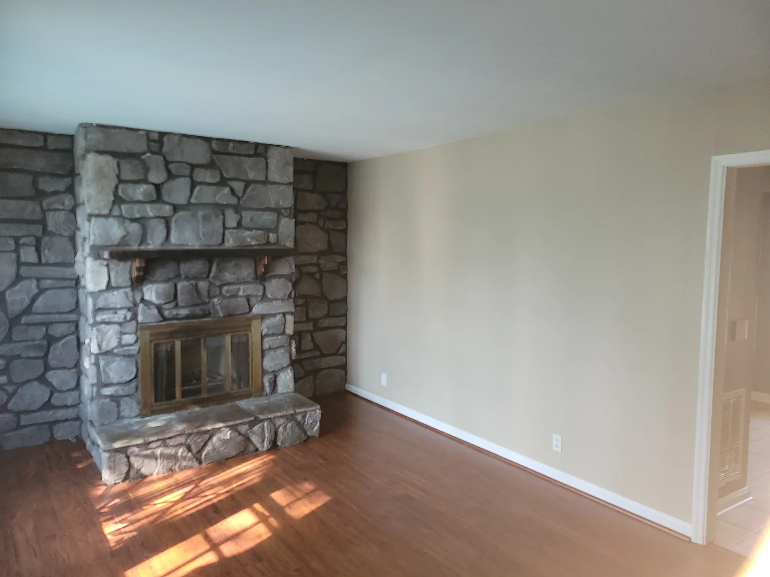 4 bed, 1932 sqft, $2,400 — Photo 4